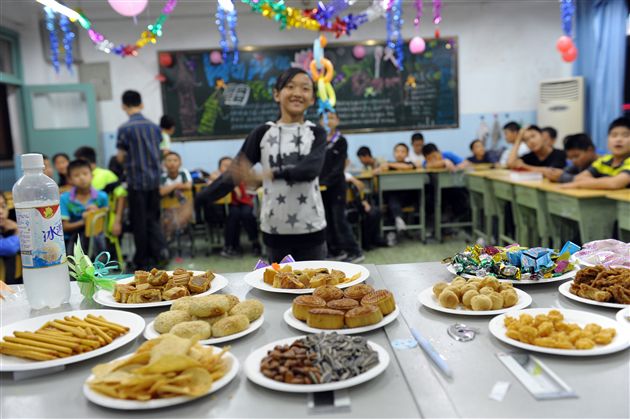 同窗共话中秋情,师生同享佳节乐