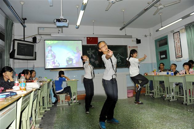 同窗共话中秋情,师生同享佳节乐