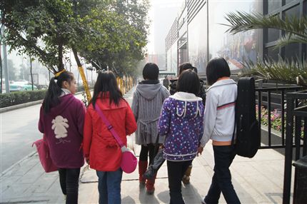 走进敬老院1