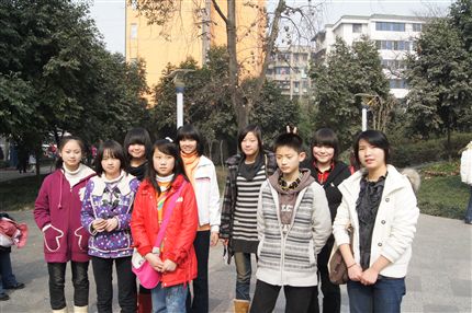 走进敬老院2
