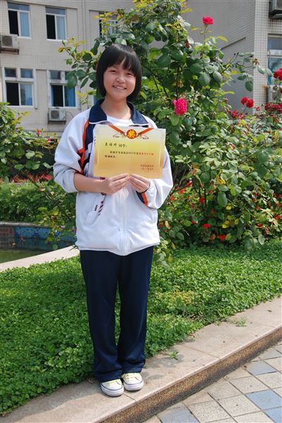莫雅琦初二21班：此刻打盹，你将做梦，而此刻学习，你将完梦