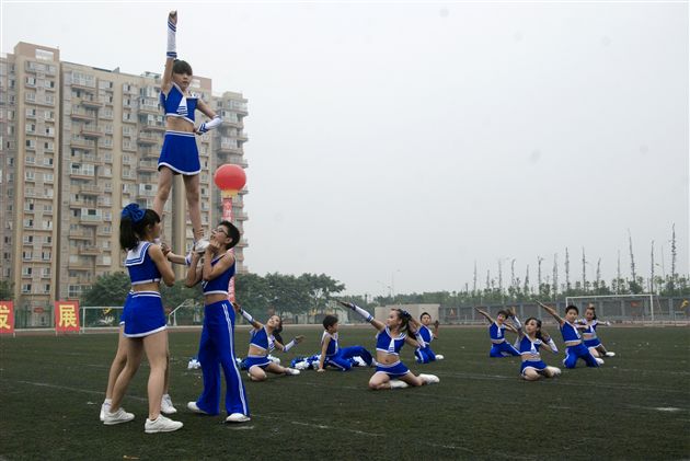 庆祝建党90载 附小学子显风采