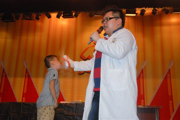 科学好好玩,好好学科学——棠外附小学生观看科学魔力秀活动