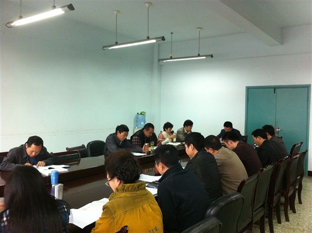 棠中外语学校召开《思品课》专题研讨会
