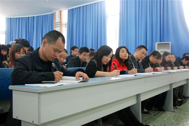 三尺讲台展风采 欢聚一堂谈教研——记棠外附小承办双流县六年级数学研培活动
