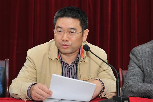 棠外承办“双流县教育学会中小学信息技术教育委员会首届学术年会暨全县教师培训活动”
</p><p>