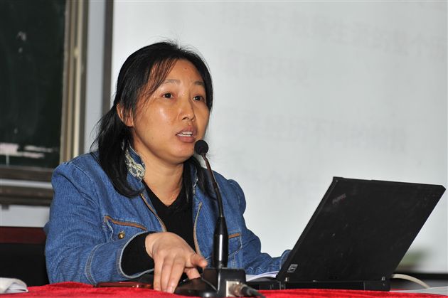 棠外承办“双流县教育学会中小学信息技术教育委员会首届学术年会暨全县教师培训活动”
</p><p>
