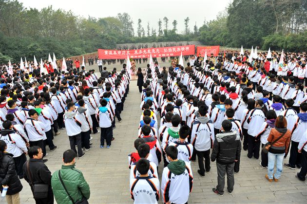棠中外语学校纪念一二•九红色建川行