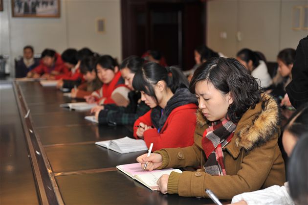 北师大李淑英教授对棠外实验幼稚园老师进行蒙氏高级培训