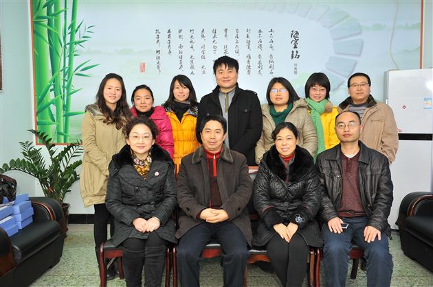 “陋室”修得育人道,寒霜镀就一身金
</p><p> ——棠外刘勇工作室迎县教育局、研培中心年度考核
</p><p>