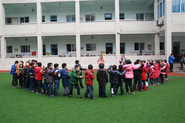 长绳飞舞,跳出冬日热情来——棠外附小举行冬季跳长绳比赛