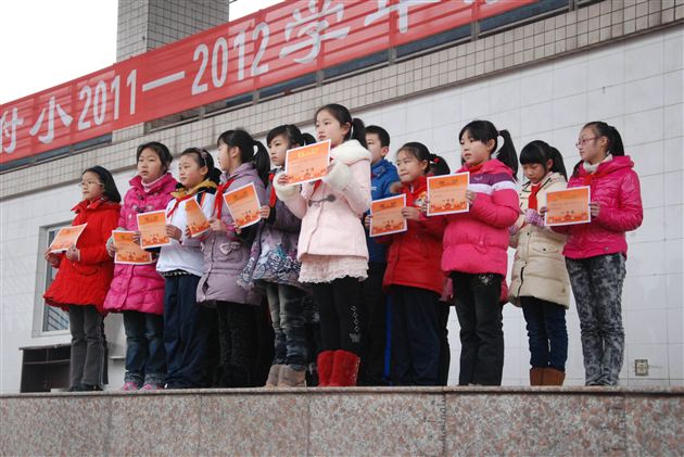 棠外附小隆重举行2011—2012学年度下期开学典礼