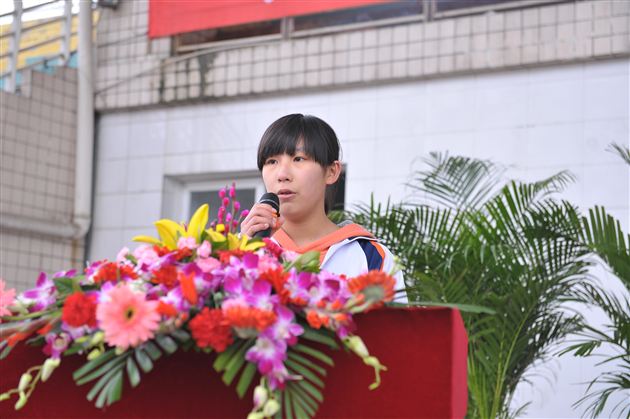 誓言声中宣成年 呐喊声里见壮志——记棠外“高2012届成人宣誓仪式暨高考百日冲刺誓师大会”