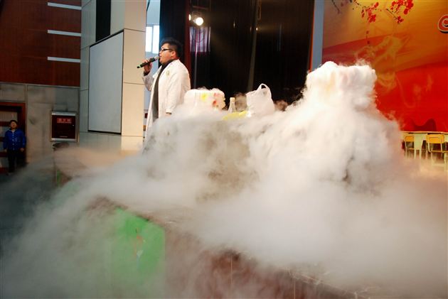 精彩的魔幻科学大课堂——棠外附小学生观看科学魔力秀活动