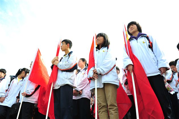 践行时代雷锋精神 感受现代田园建设——棠外初2013届“学雷锋”综合实践活动