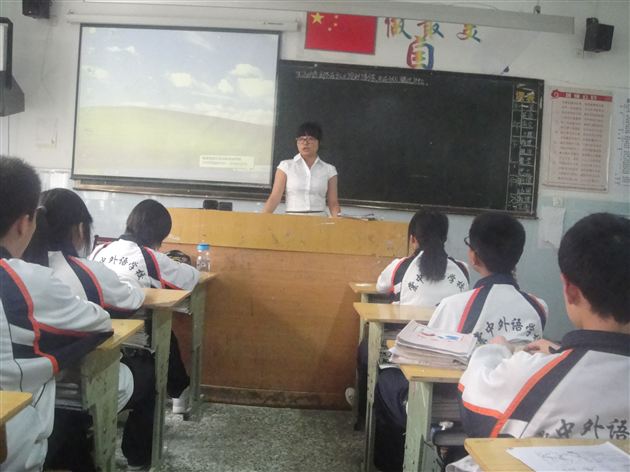 修身犹初始,暗香已浮动——记棠外初二常态班会课研讨活动