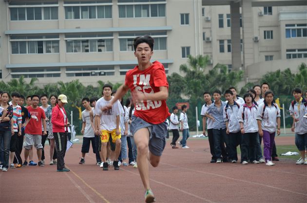 游戏中放松,运动中奋发——记棠外高2012届高三趣味运动会