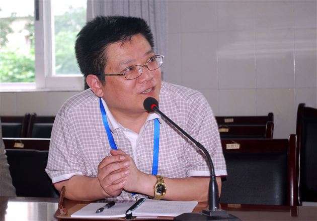 棠外举行初中部“常态班会课”小结研讨会