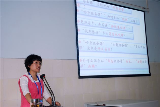 棠外举行初中部“常态班会课”小结研讨会