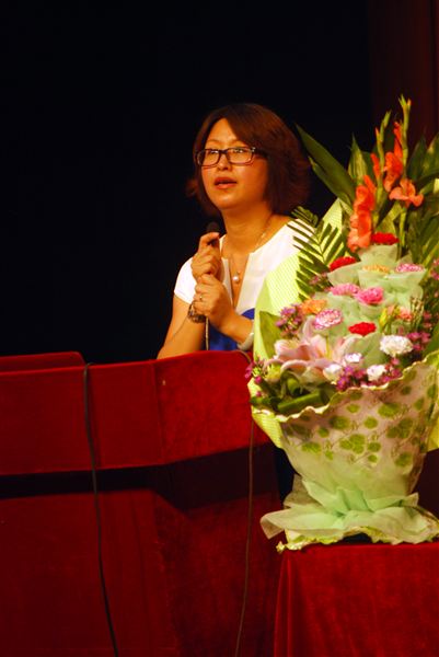 棠外初2013届举行“为初三学习作准备”的家庭教育报告会