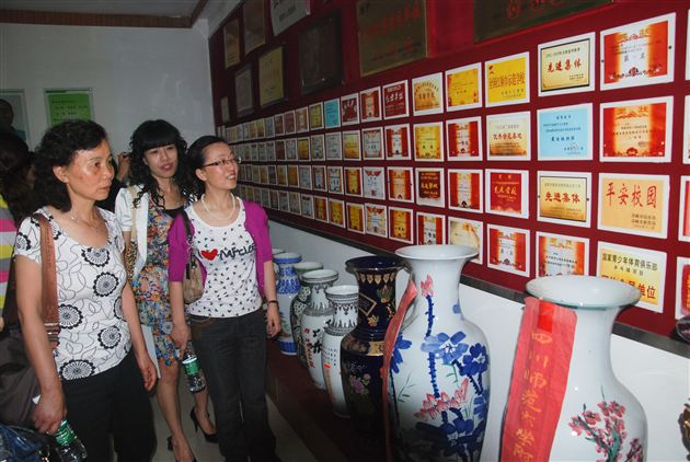 访名校汲取力量,观古镇舒展心灵