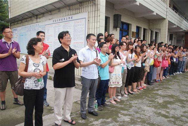 访名校汲取力量,观古镇舒展心灵