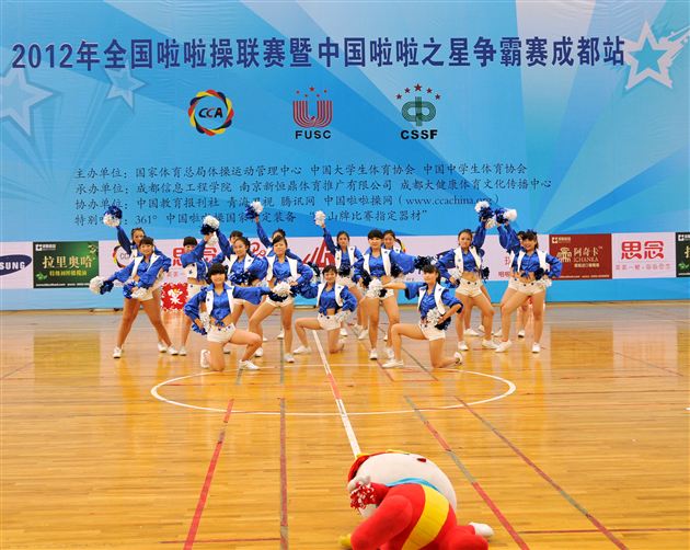 棠中外语学校初2010级啦啦操班参加“2012年中国啦啦之星争霸赛(西南赛区)”夺冠