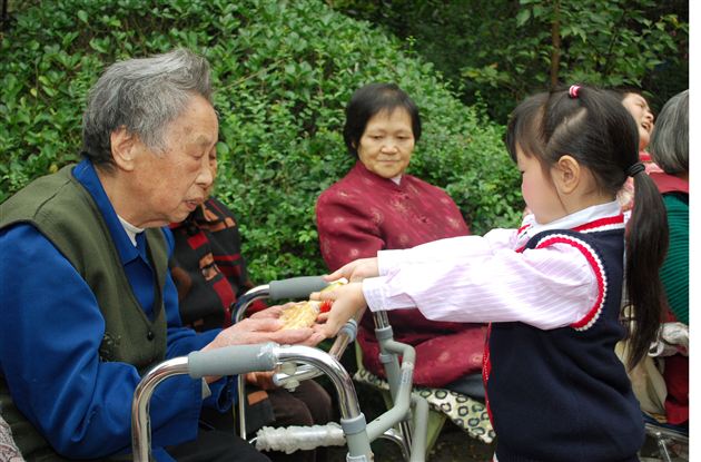 爱心相约,老少同乐——记棠外实验幼稚园重阳节慰问活动