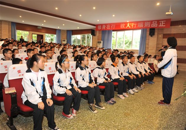 以研为导,以德为先——我校省教育科研资助金项目重点课题成功开题
