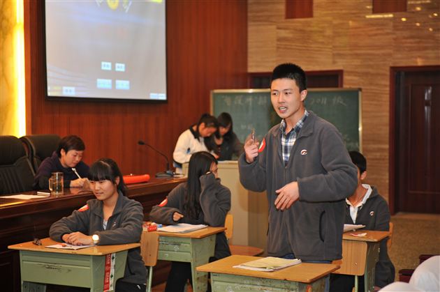 思维的碰撞,语言的魅力——记“阅读人生”系列活动之棠外高2011级辩论赛