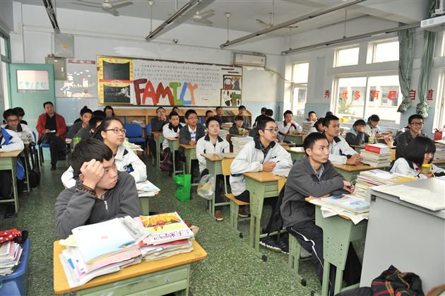 棠中外语学校开展高2011级修身班会课研讨活动