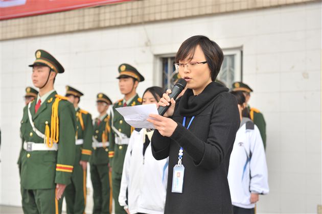 棠中外语学校举行第八届国旗班退役暨表彰仪式