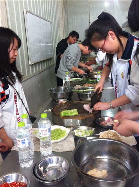 棠中外语学校国际班高2013级综合实践课——川菜烹饪
