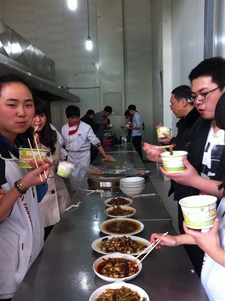 棠中外语学校国际班高2013级综合实践课——川菜烹饪