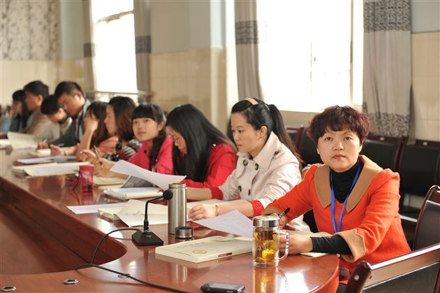 棠中外语学校初中修身班会课研究室第三次专题研讨会顺利召开
