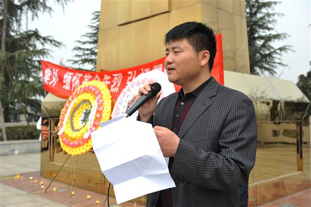 棠中外语学校初2012级“缅怀革命先烈,弘扬民族精神”社会实践活动