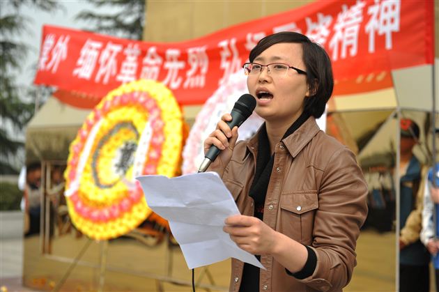 棠中外语学校初2012级“缅怀革命先烈,弘扬民族精神”社会实践活动