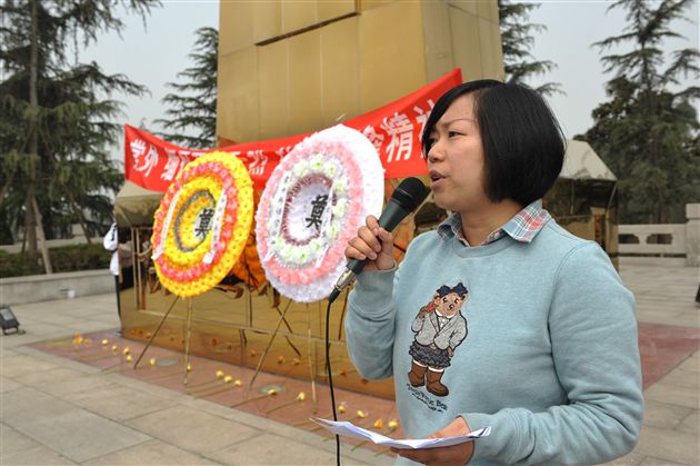 棠中外语学校初2012级“缅怀革命先烈,弘扬民族精神”社会实践活动