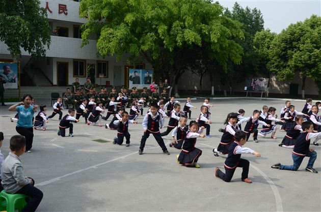 校园军营手拉手,关爱幼苗心连心——记棠外实验幼稚园走进武警四川省总队第一支队第四大队十三中队