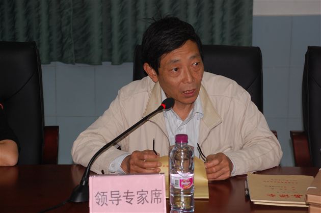 示范上“常态” 借班也精彩——记棠外省级课题组督导翠外修身班会课研讨活动