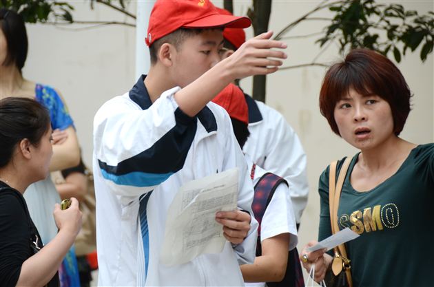 志愿精神,引领校园——棠中外语学校五一招生学生志愿者活动