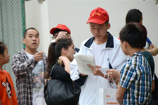 志愿精神,引领校园——棠中外语学校五一招生学生志愿者活动