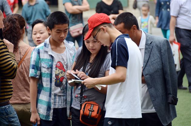 志愿精神,引领校园——棠中外语学校五一招生学生志愿者活动