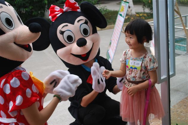 棠外实验幼稚园举行“欢庆六一”社区、幼稚园亲子联谊活动