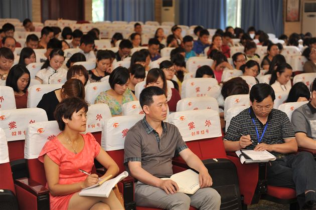 中国梦 棠外梦——记棠中外语学校初中部教职工及党员大会