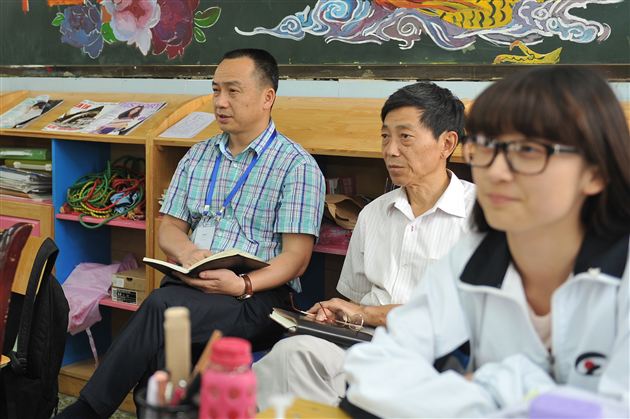 棠外开展高2012级修身班会课研讨活动