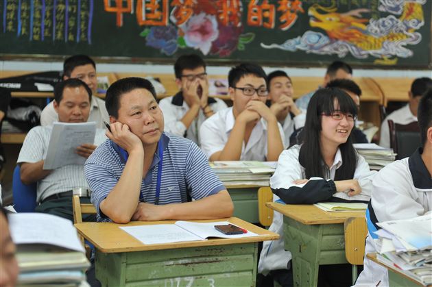 棠外开展高2012级修身班会课研讨活动