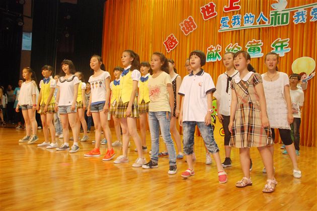惜别母校 追逐新的梦想——棠外附小隆重举行2013届毕业典礼