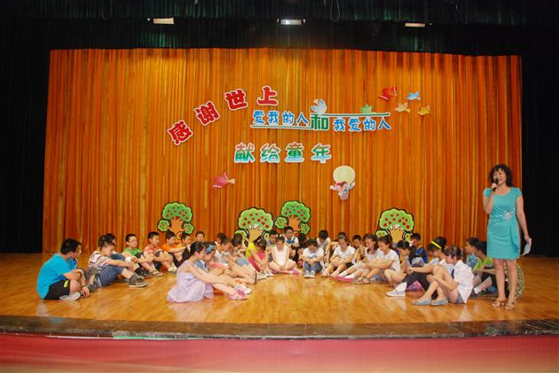 惜别母校 追逐新的梦想——棠外附小隆重举行2013届毕业典礼
