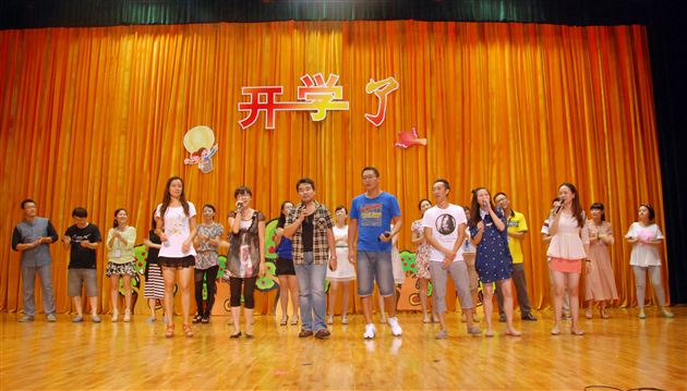 喜迎新学期 笑迎新同学——棠外附小举行2013—2014新学年迎新晚会